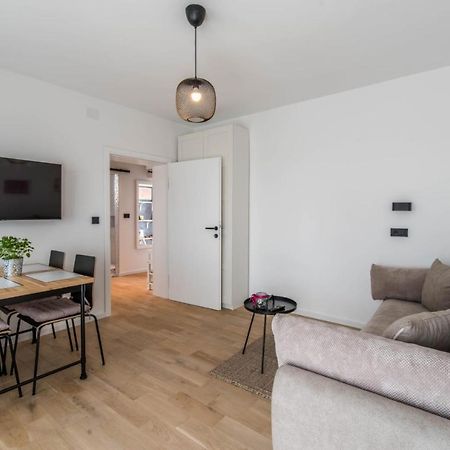 Marta Apartment Ровин Екстериор снимка