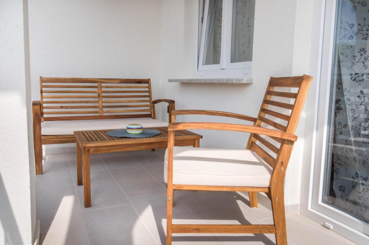 Marta Apartment Ровин Екстериор снимка