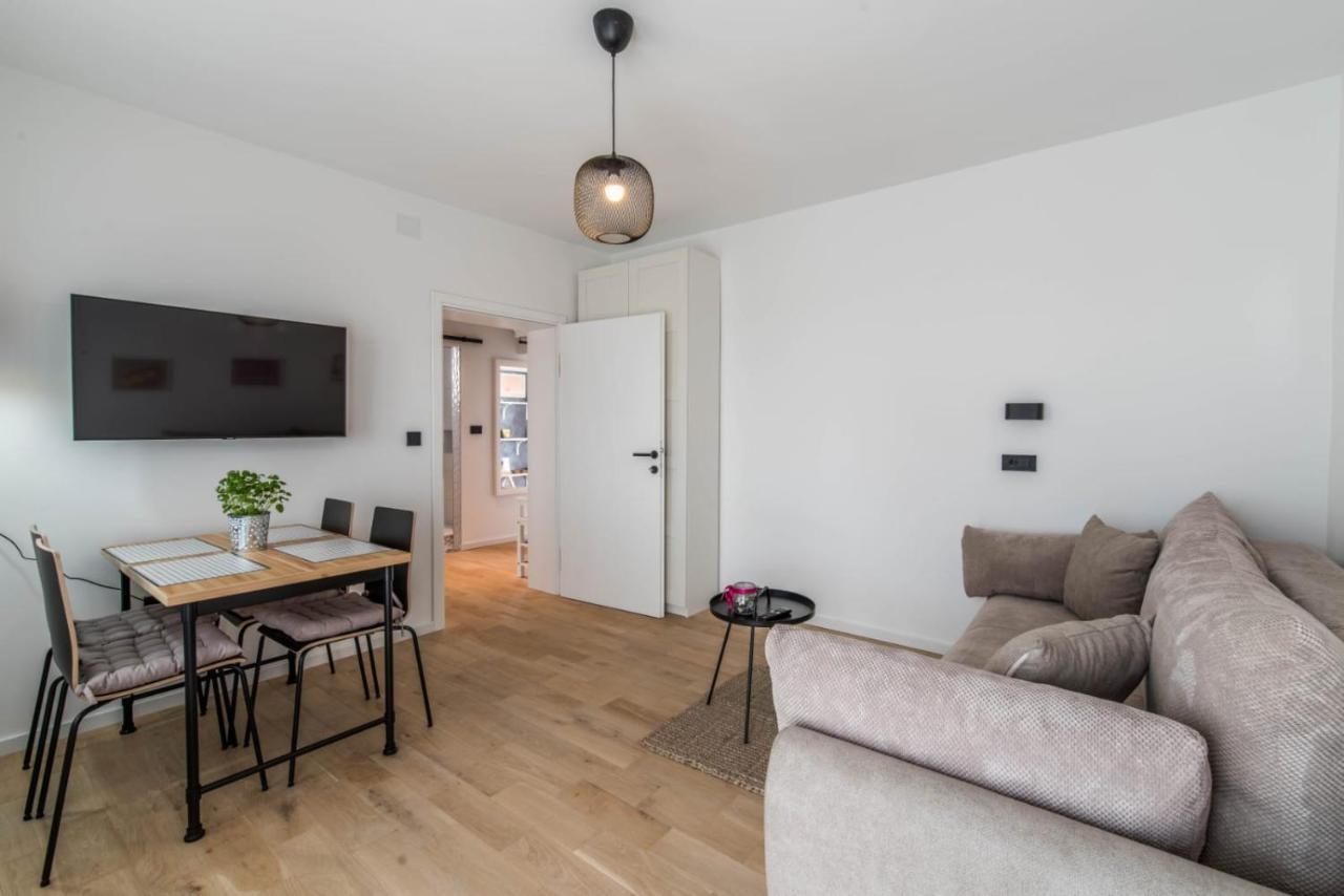 Marta Apartment Ровин Екстериор снимка