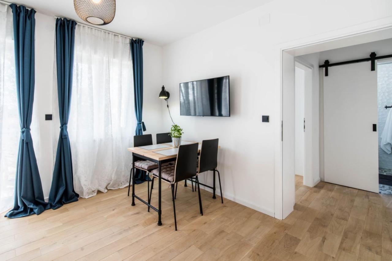 Marta Apartment Ровин Екстериор снимка