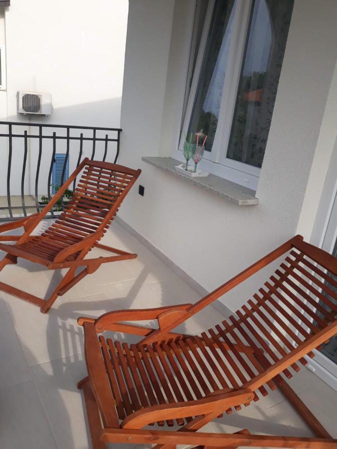 Marta Apartment Ровин Екстериор снимка