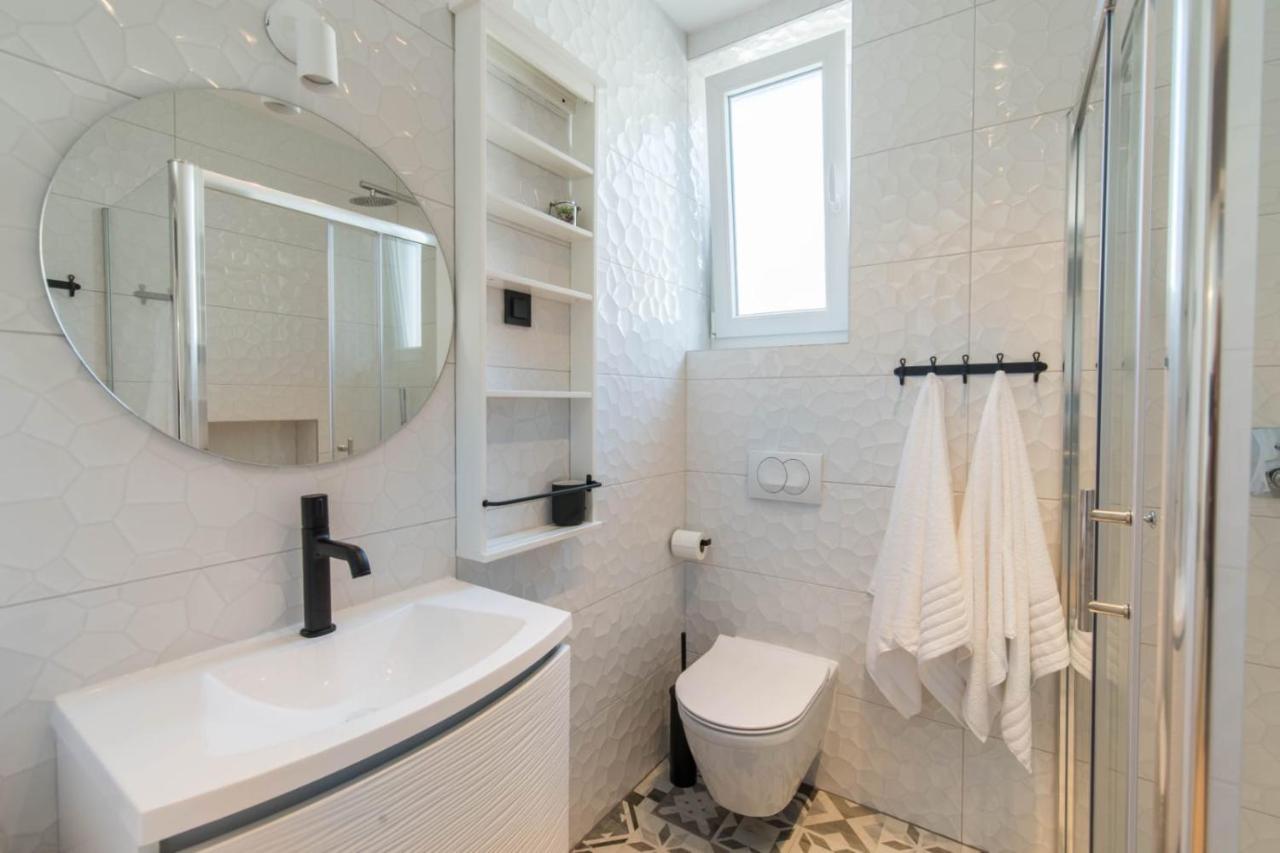 Marta Apartment Ровин Екстериор снимка