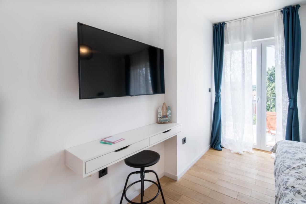 Marta Apartment Ровин Екстериор снимка