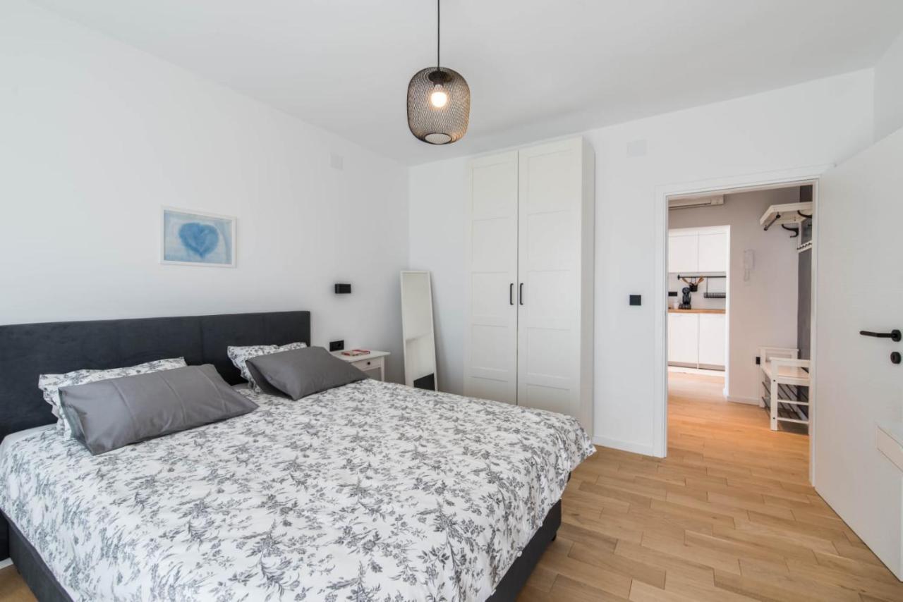Marta Apartment Ровин Екстериор снимка