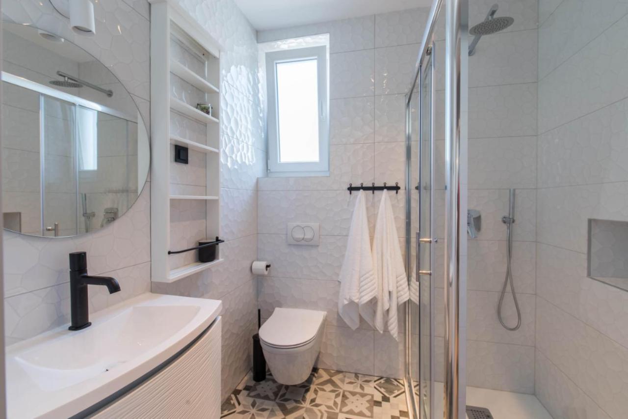 Marta Apartment Ровин Екстериор снимка
